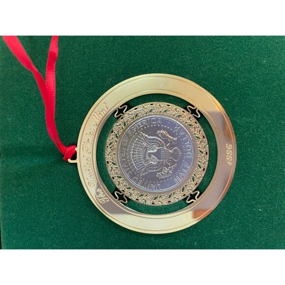 1996 US Mint Holiday Ornament Gold-Plated Half Dollar Presidential Coat of Arms - Picture 4 of 5